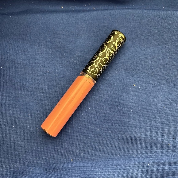 Kat Von D Other - KVD Everlasting Liquid Lipstick Mini Size in Saint